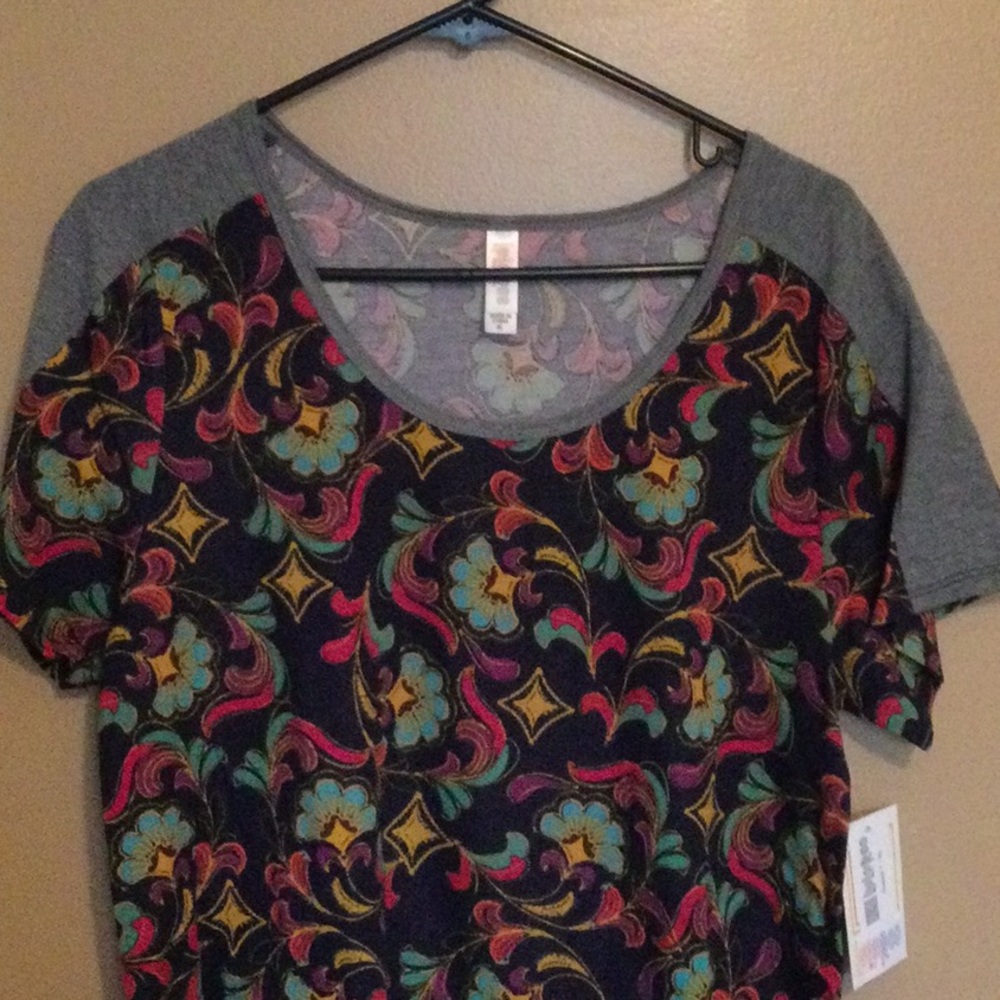 NWT Lularoe Classic T Shirt, size XL. Navy background with floral pattern